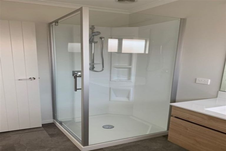 Photo of property in 12 Tarata Grove, Lansdowne, Masterton, 5810