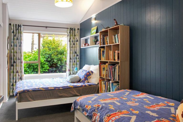 Photo of property in 16 Langstone Place, Chatswood, Auckland, 0626