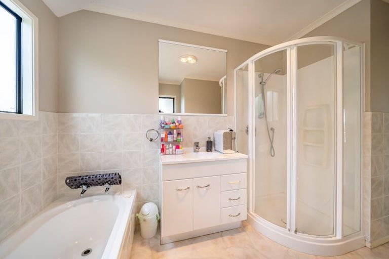 Photo of property in 25 Landsdowne Terrace, Karori, Wellington, 6012