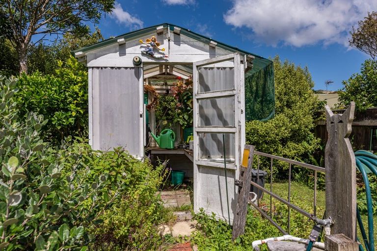 Photo of property in 22 Raroa Terrace, Tawa, Wellington, 5028