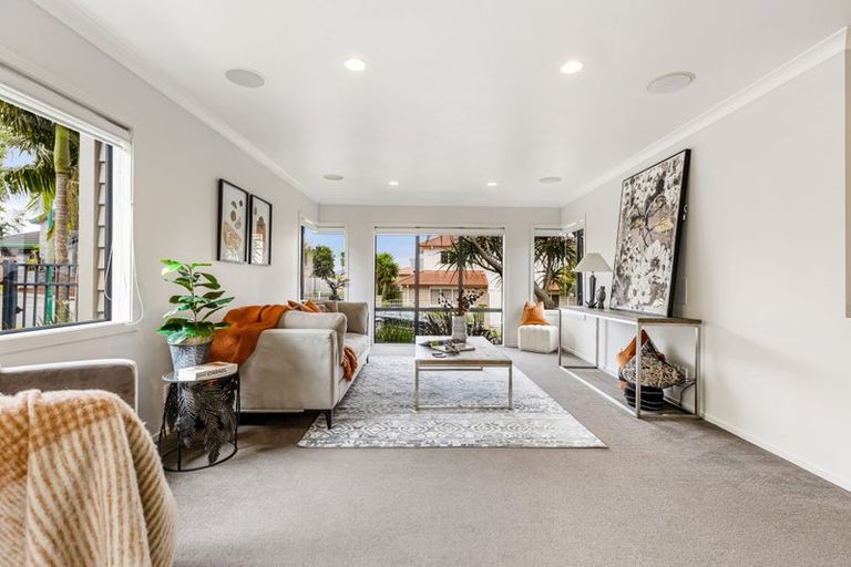 Photo of property in 7 Landmark Drive, Te Atatu Peninsula, Auckland, 0610