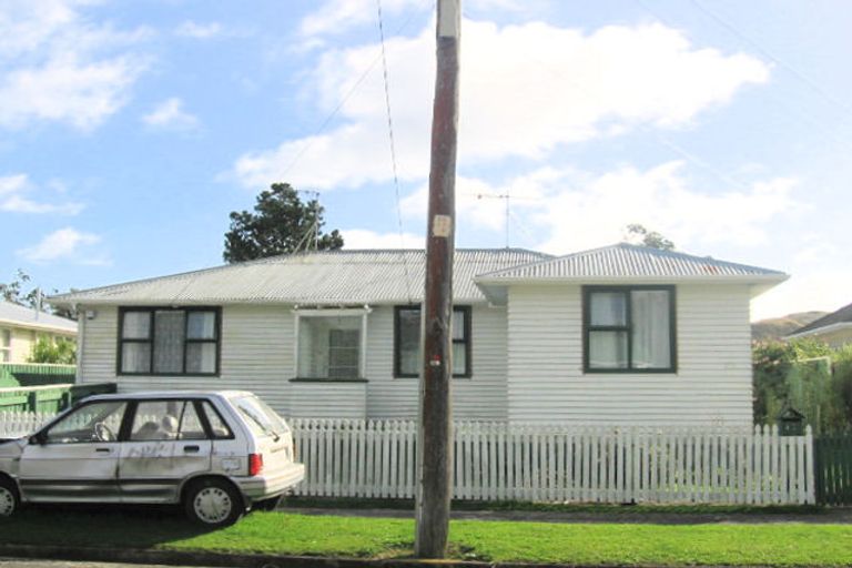 Photo of property in 14 Dorset Grove, Cannons Creek, Porirua, 5024