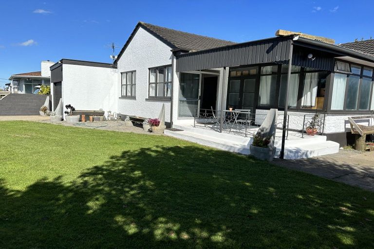 Photo of property in 12 Douglas Street, Hawera, 4610