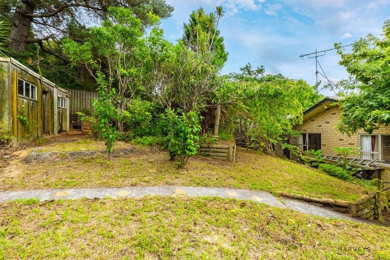 Photo of property in 30 Staincross Street, Green Bay, Auckland, 0604