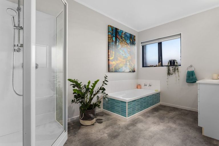 Photo of property in 21 Edgewater Grove, Whakatane, 3120