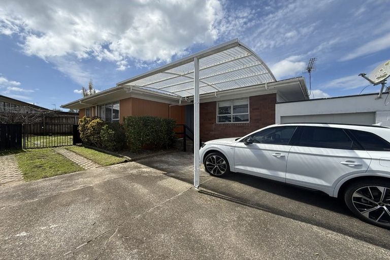 Photo of property in 2/10 Ballater Place, Highland Park, Auckland, 2010