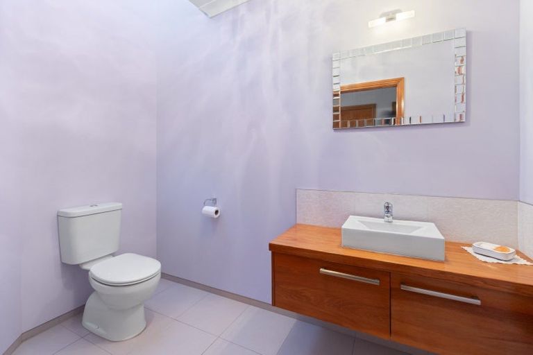 Photo of property in 26 Gravesend Place, Picton, 7220