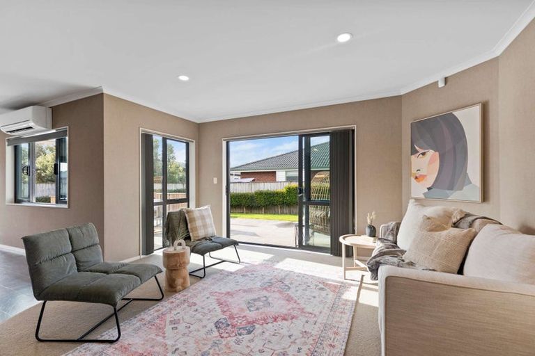 Photo of property in 19 Breaker Grove, Waiuku, 2123