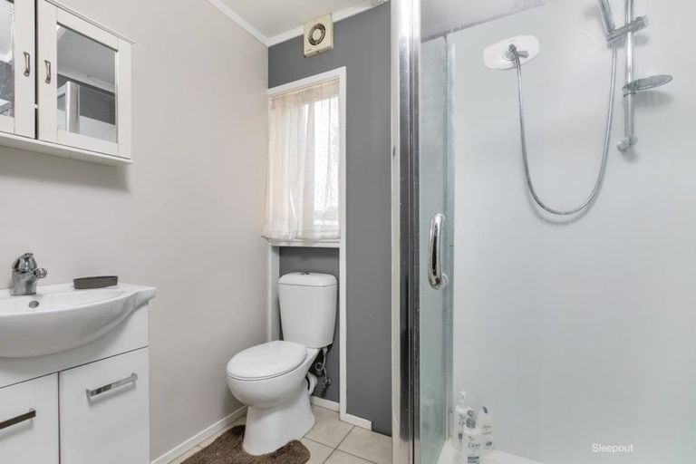 Photo of property in 24 Claverdon Drive, Massey, Auckland, 0614