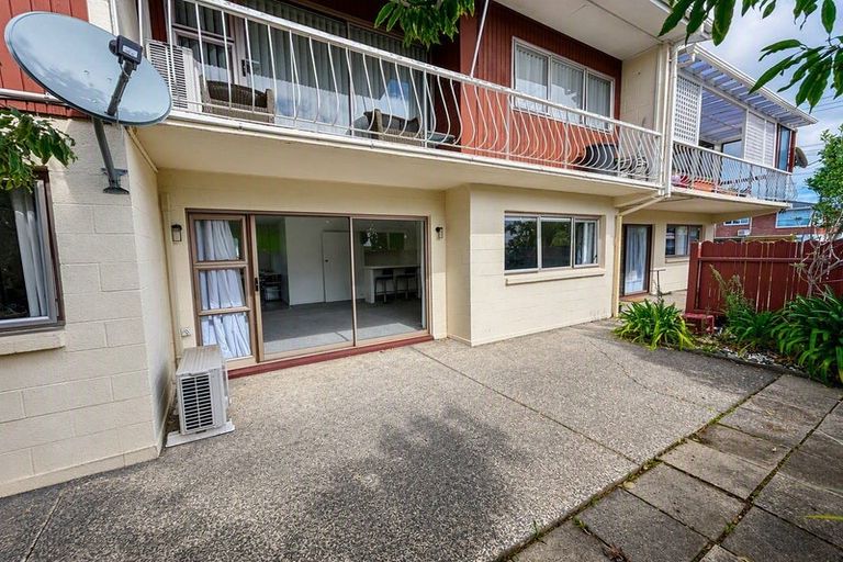 Photo of property in 2/773 Beach Road, Browns Bay, Auckland, 0630