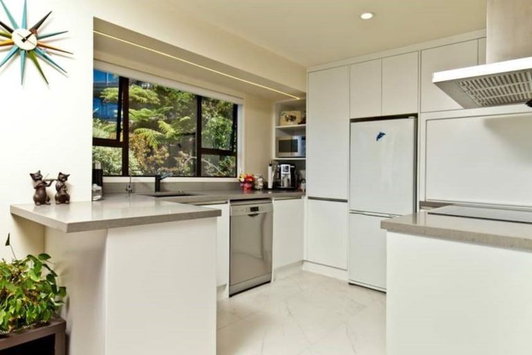 Photo of property in 1/30 Manly Esplanade, Browns Bay, Auckland, 0630