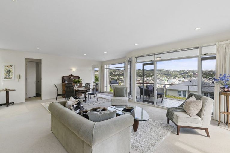 Photo of property in 19 Lawson Place, Mount Victoria, Wellington, 6011