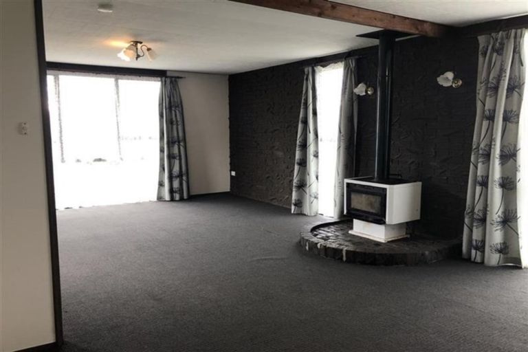 Photo of property in 7 Lindaver Grove, Merrilands, New Plymouth, 4312