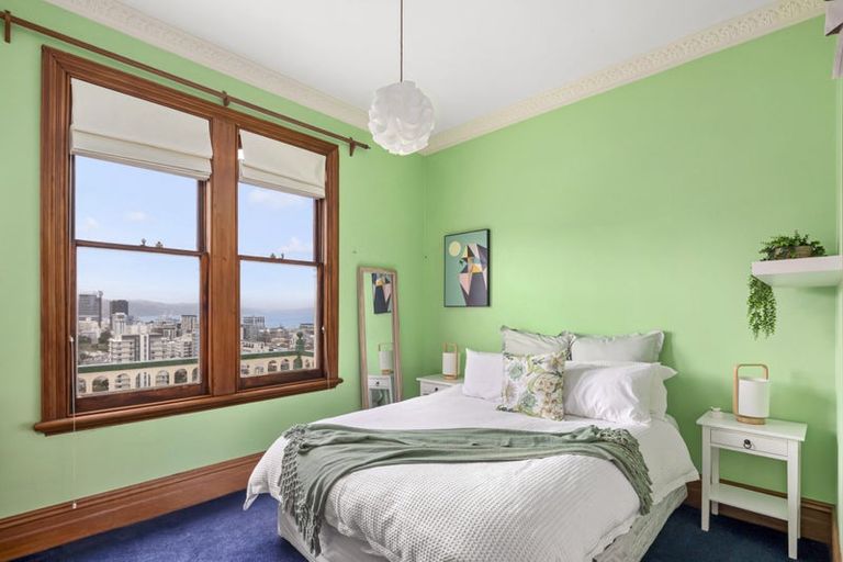 Photo of property in 17 Maarama Crescent, Aro Valley, Wellington, 6021