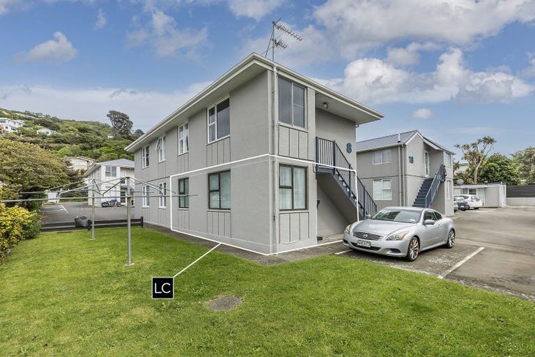 Photo of property in 7/127 Queens Drive, Lyall Bay, Wellington, 6022