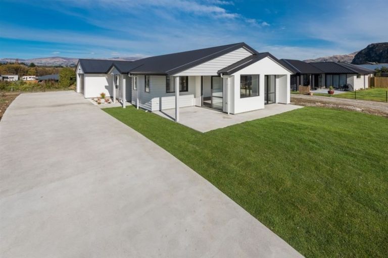 Photo of property in 12 Hebbard Court, Albert Town, Wanaka, 9305