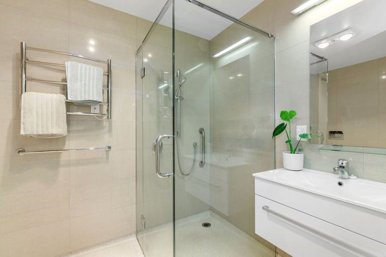 Photo of property in 29e Wai-iti Crescent, Woburn, Lower Hutt, 5010