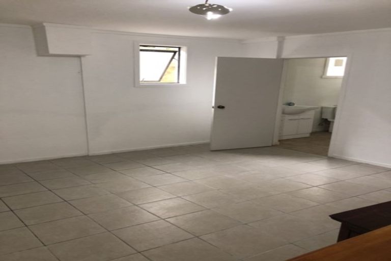 Photo of property in 23 Puketea Street, Blockhouse Bay, Auckland, 0600