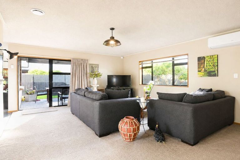 Photo of property in 67 Bowen Street, Cambridge, 3434