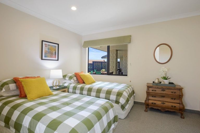 Photo of property in 10 Quadrant Heights, Paraparaumu, 5032