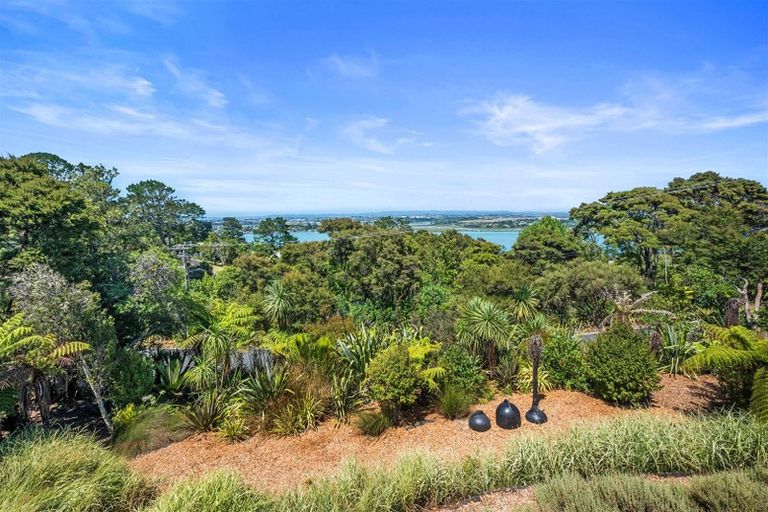 Photo of property in 5 Ngarahana Avenue, Paremoremo, Auckland, 0632