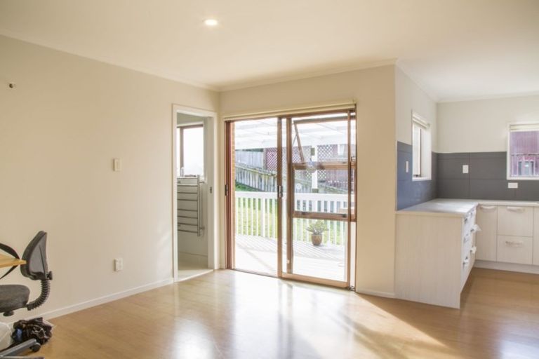 Photo of property in 93 Chelsea View Drive, Chatswood, Auckland, 0626