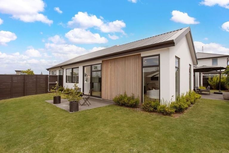 Photo of property in 52 Manakura Street, Russley, Christchurch, 8042