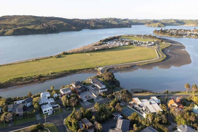 Photo of property in 3 Nihinihi Avenue, Raglan, 3225