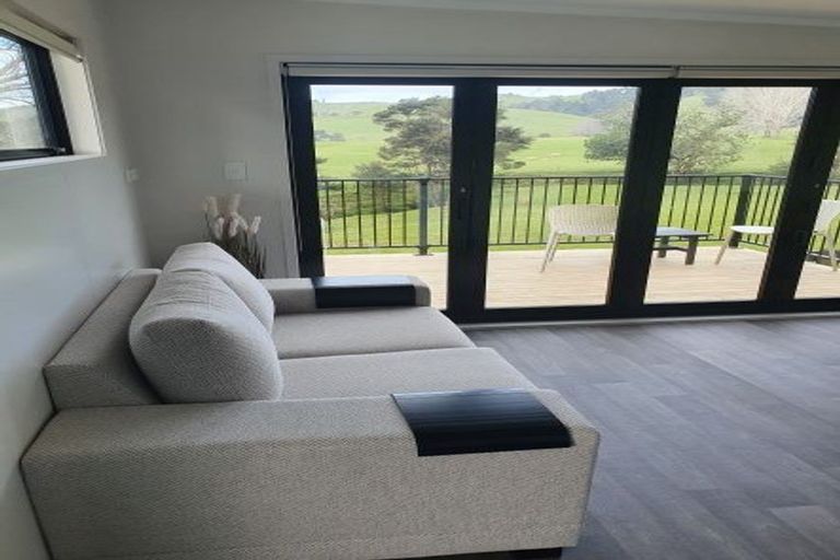 Photo of property in 60 Kawakawa-orere Road, Kawakawa Bay, Papakura, 2585