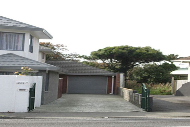 Photo of property in 2/207 Waterloo Road, Hutt Central, Lower Hutt, 5011