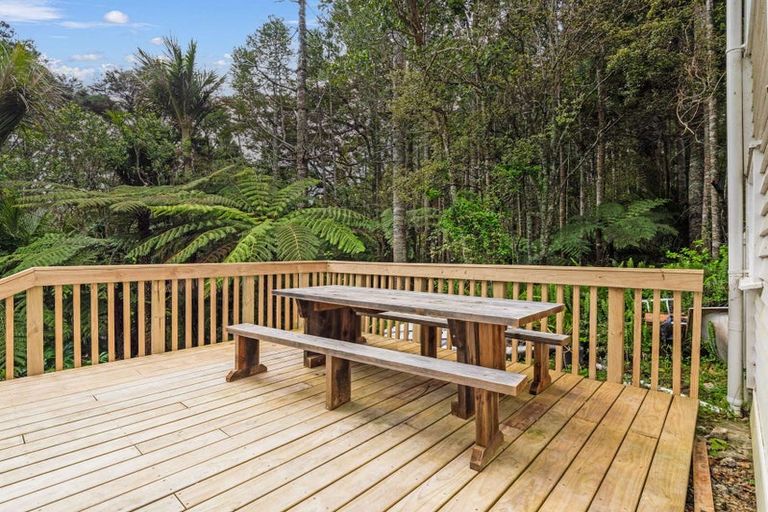 Photo of property in 43 Kauri Point Road, Laingholm, Auckland, 0604