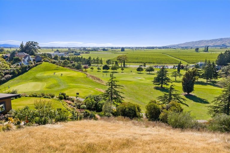 Photo of property in 22 Golf View Close, Fairhall, 7272