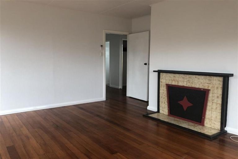 Photo of property in 9 Karaka Street, Merrilands, New Plymouth, 4312