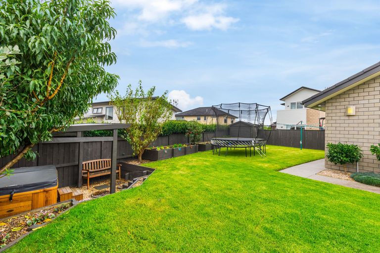 Photo of property in 7 Asola Place, Karaka, Papakura, 2113