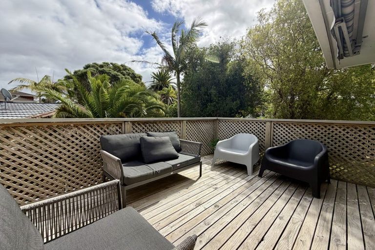 Photo of property in 2/7 Knightsbridge Drive, Forrest Hill, Auckland, 0620
