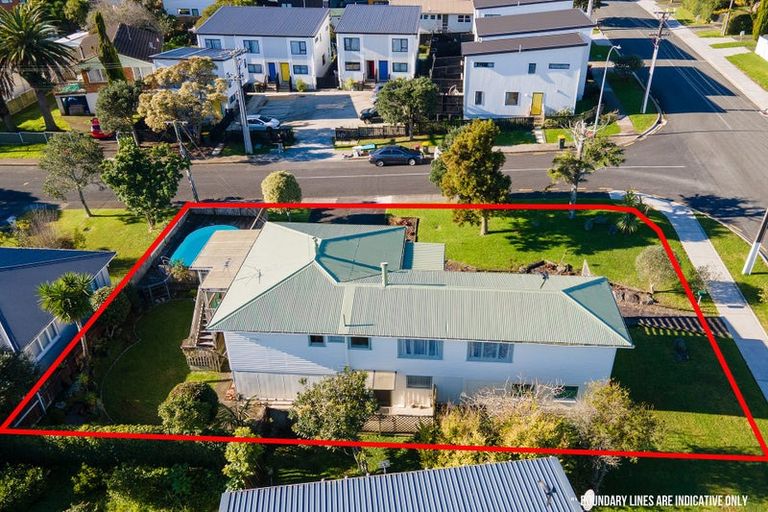 Photo of property in 18 Lavelle Road, Henderson, Auckland, 0612