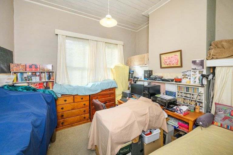 Photo of property in 19 Pahiatua Street, Hokowhitu, Palmerston North, 4410