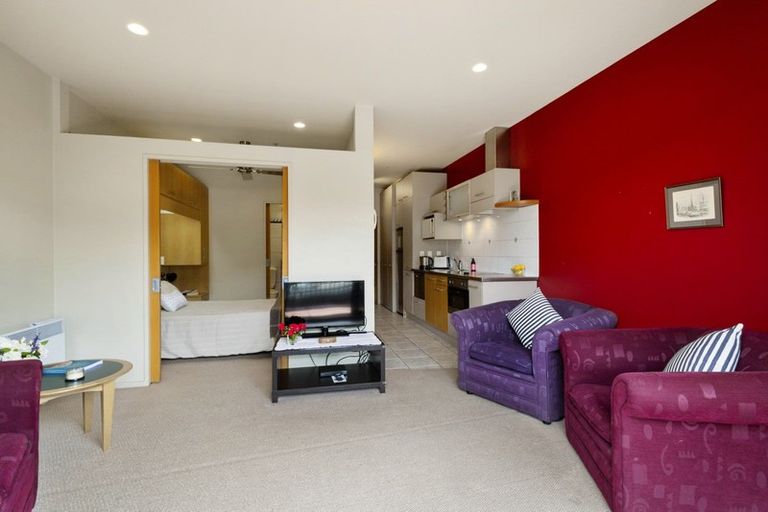 Photo of property in Atrium Towers, 4o/154 The Terrace, Wellington Central, Wellington, 6011