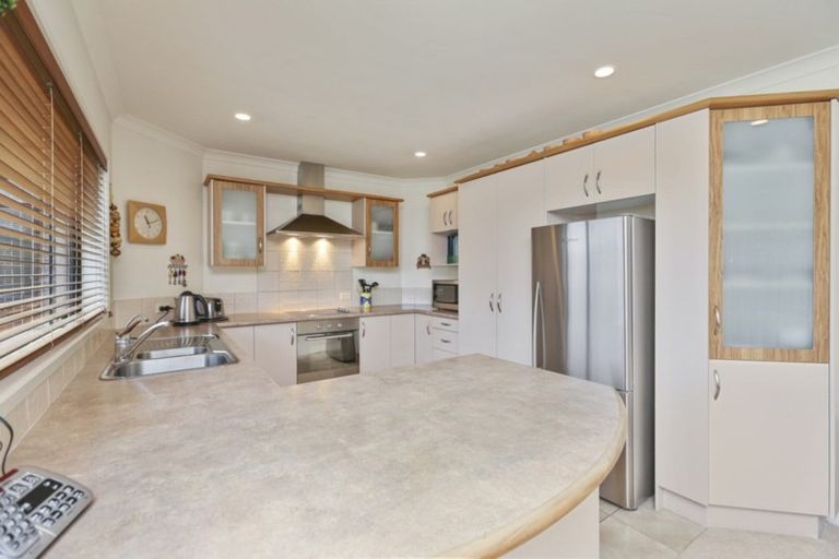 Photo of property in 10 Kororako Grove, Whalers Gate, New Plymouth, 4310