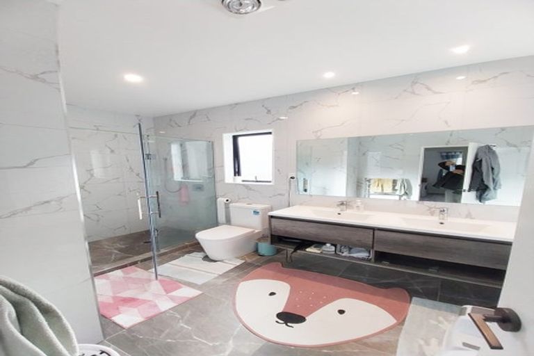 Photo of property in 18 Konoba Avenue, Kumeu, 0810