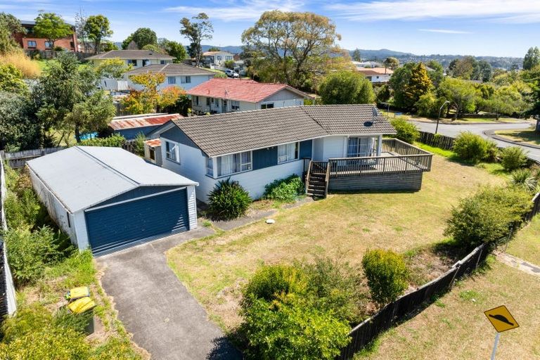 Photo of property in 2 Longreach Drive, Sunnyvale, Auckland, 0612