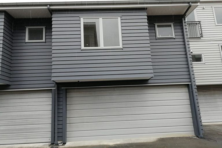 Photo of property in 1 Buncrana Place, Rosehill, Papakura, 2113