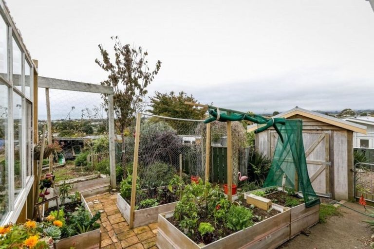 Photo of property in 37 Belair Avenue, Blagdon, New Plymouth, 4310