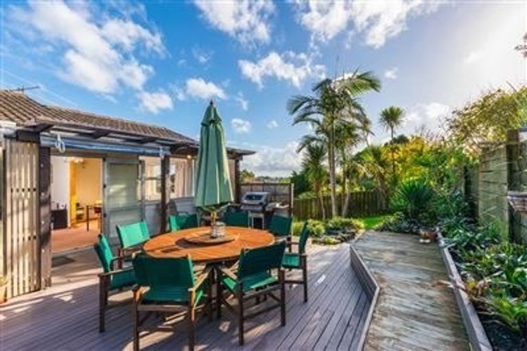 Photo of property in 3 Stott Avenue, Birkdale, Auckland, 0626