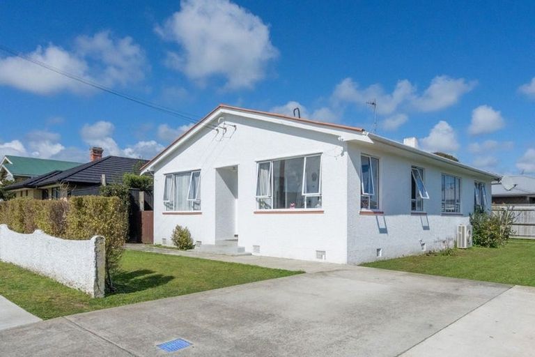 Photo of property in 19 Kings Drive, Levin, 5510