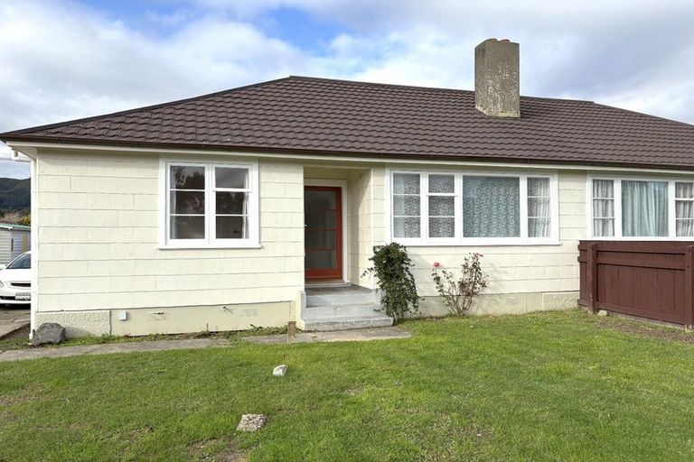 Photo of property in 211 Cambridge Terrace, Naenae, Lower Hutt, 5011