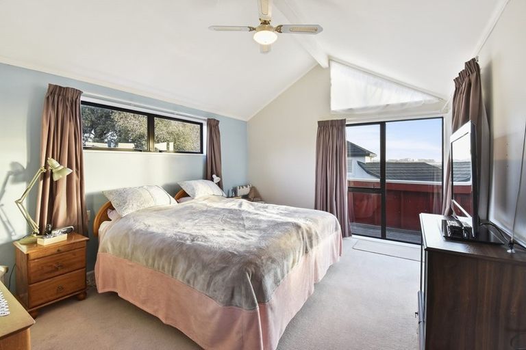 Photo of property in 16 Shepherds Road, Papakura, 2110