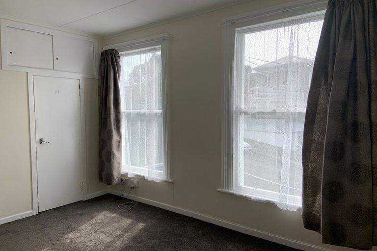 Photo of property in 144 Tasman Street, Mount Cook, Wellington, 6021