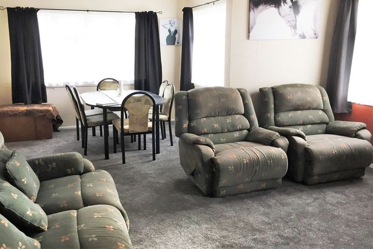 Photo of property in 19 Coronation Street, Waimate, 7924