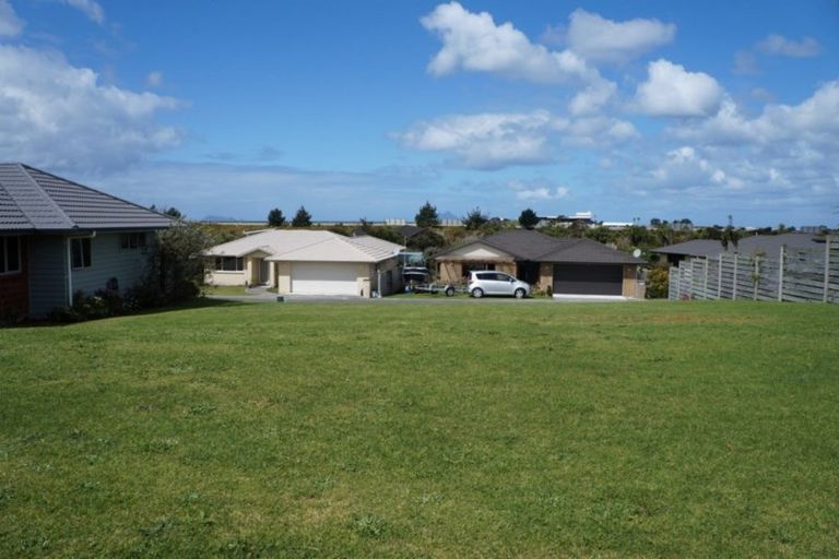 Photo of property in 16 Dune Lake Place, Ruakaka, 0116